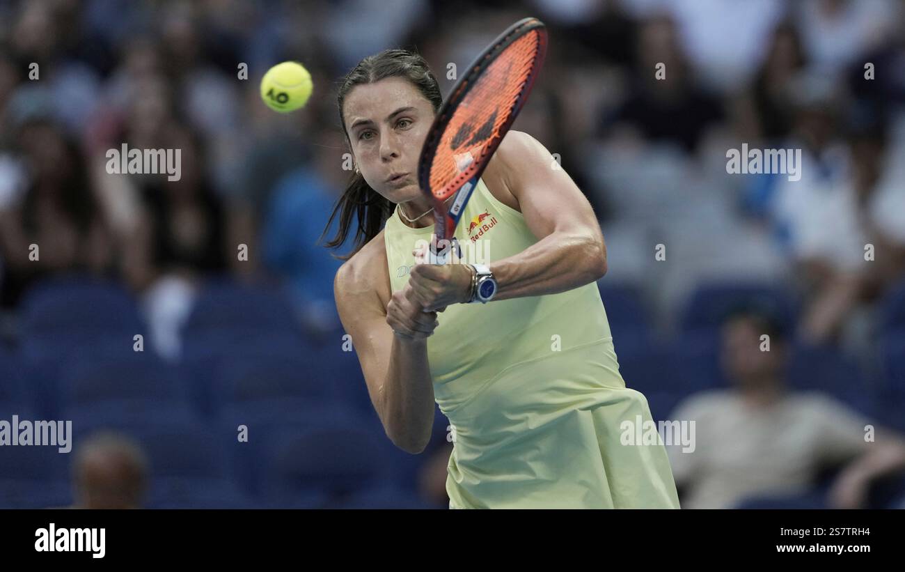 Emma Navarro of the U.S. returns a shot to Daria Kasatkina of Russia