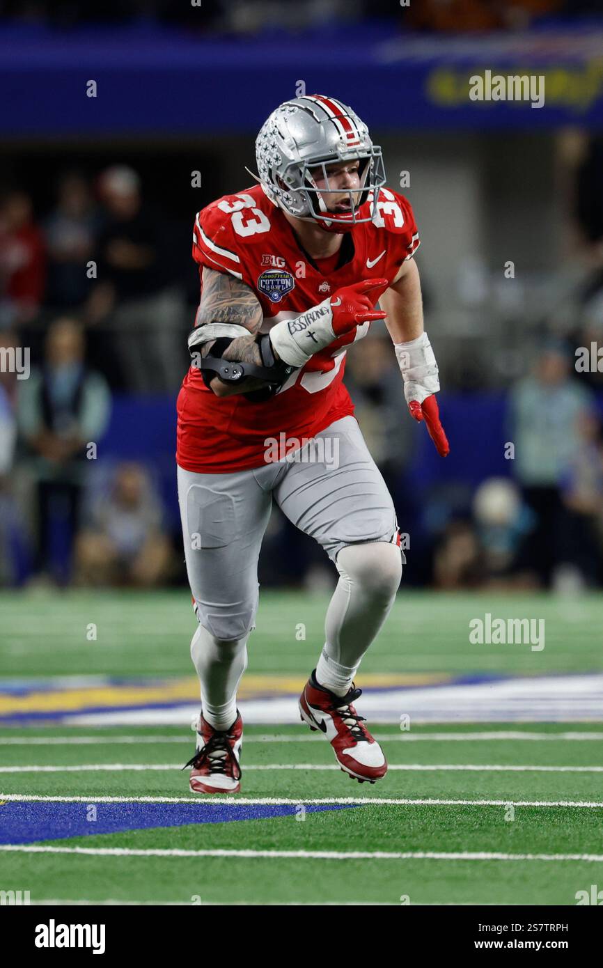 Ohio State defensive end Jack Sawyer (33) rushes during the NCAA CFP