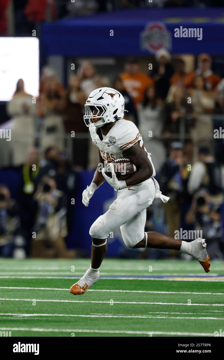 Texas running back Quintrevion Wisner (26) carries the ball during the