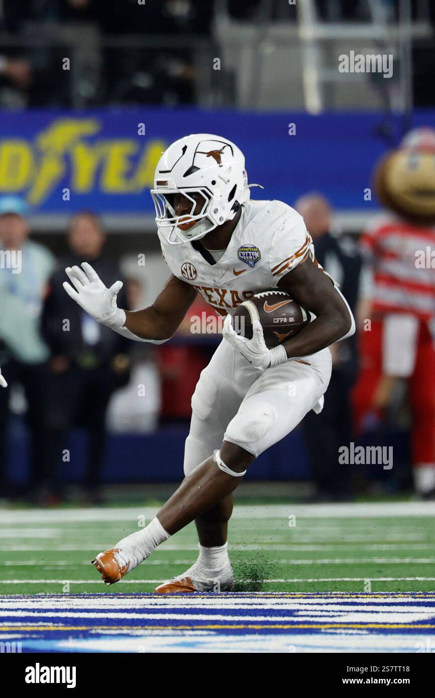 Texas running back Quintrevion Wisner (26) carries the ball during the