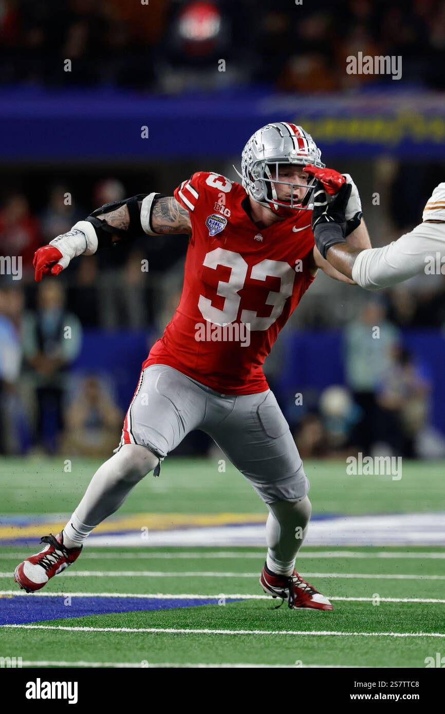 Ohio State defensive end Jack Sawyer (33) rushes during the NCAA CFP