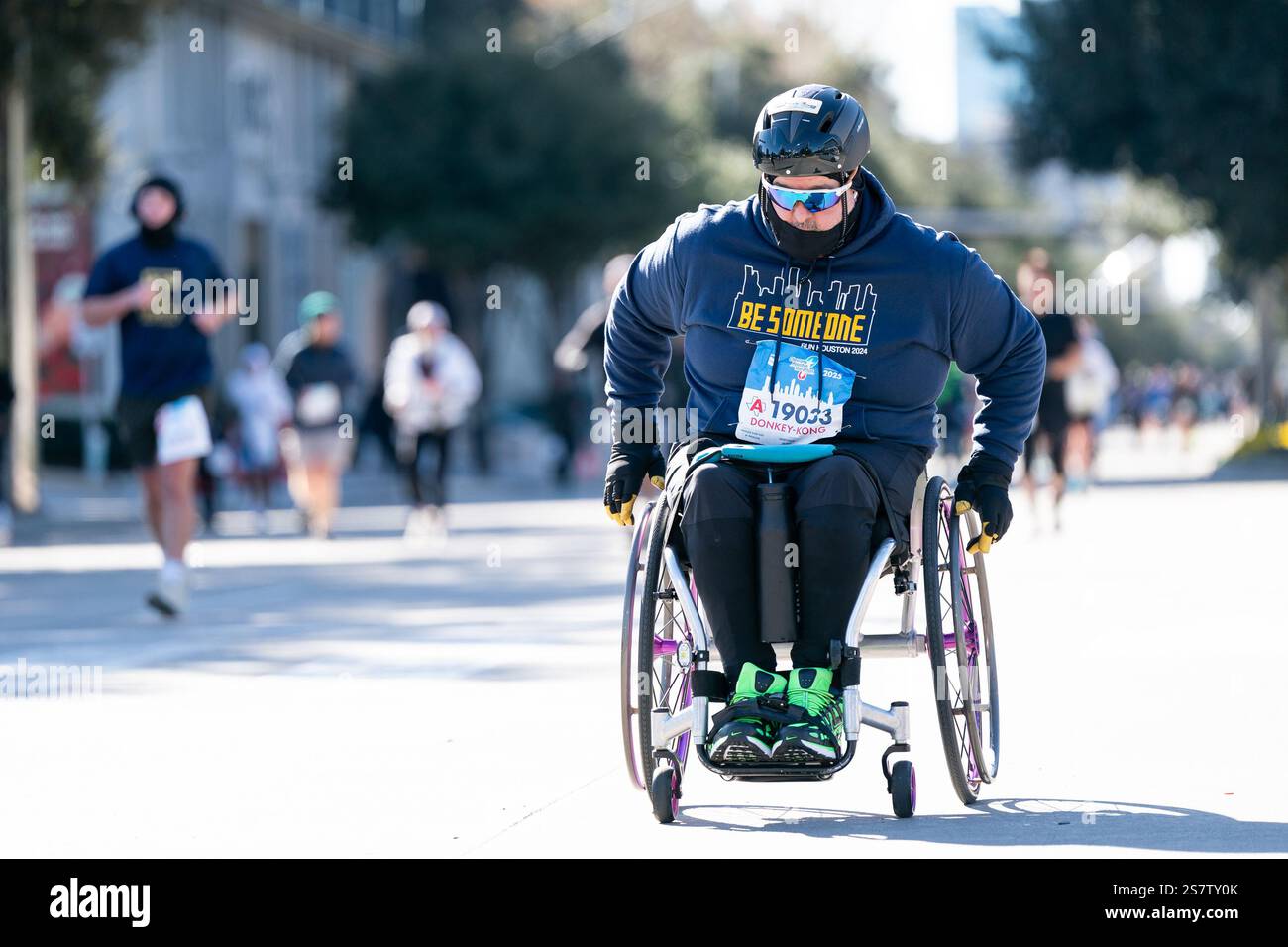 (250120) HOUSTON, Jan. 20, 2025 (Xinhua) A participant in a