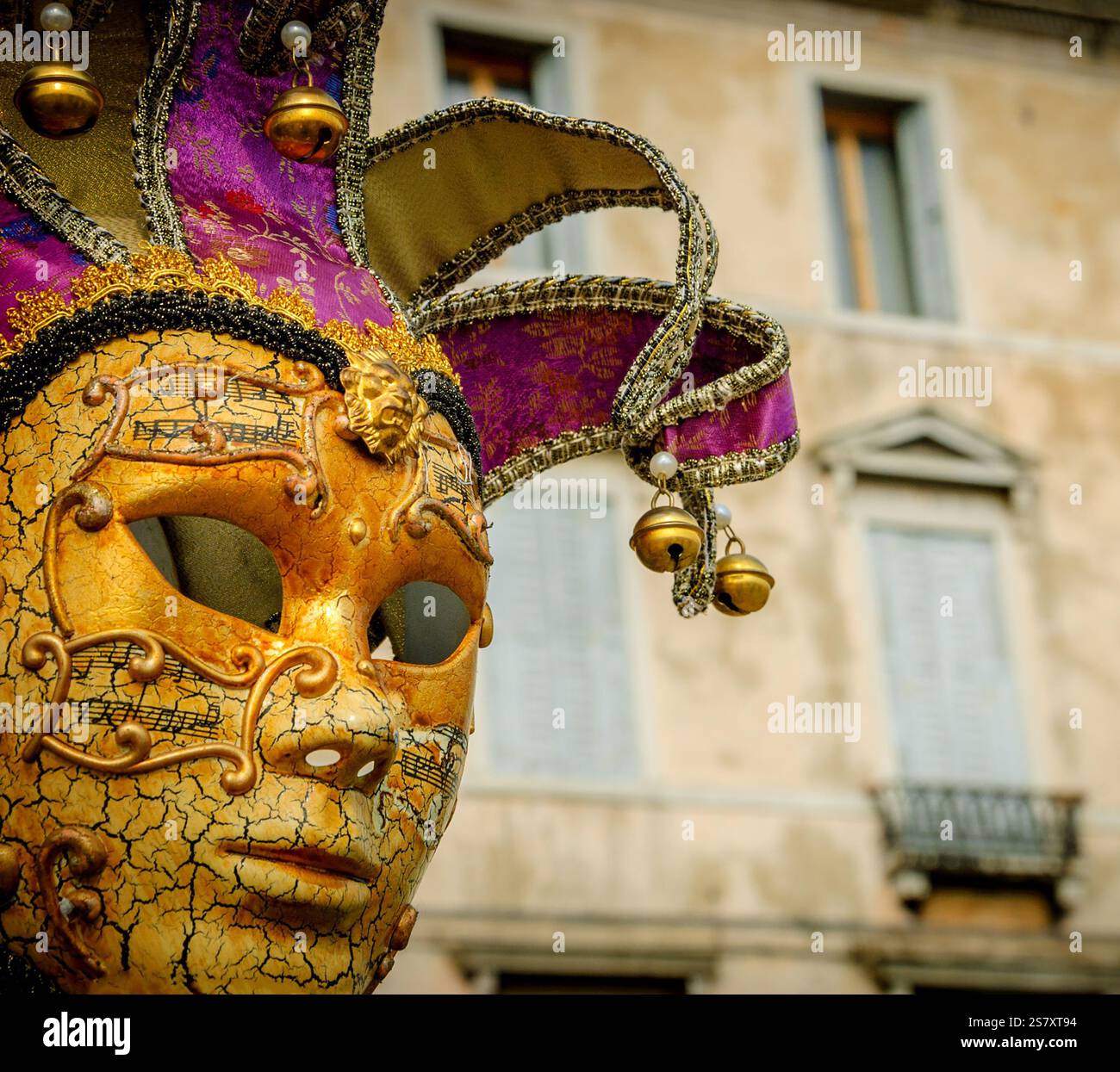 Musical mask. Venetian music carnival mask and old palazzo at ...