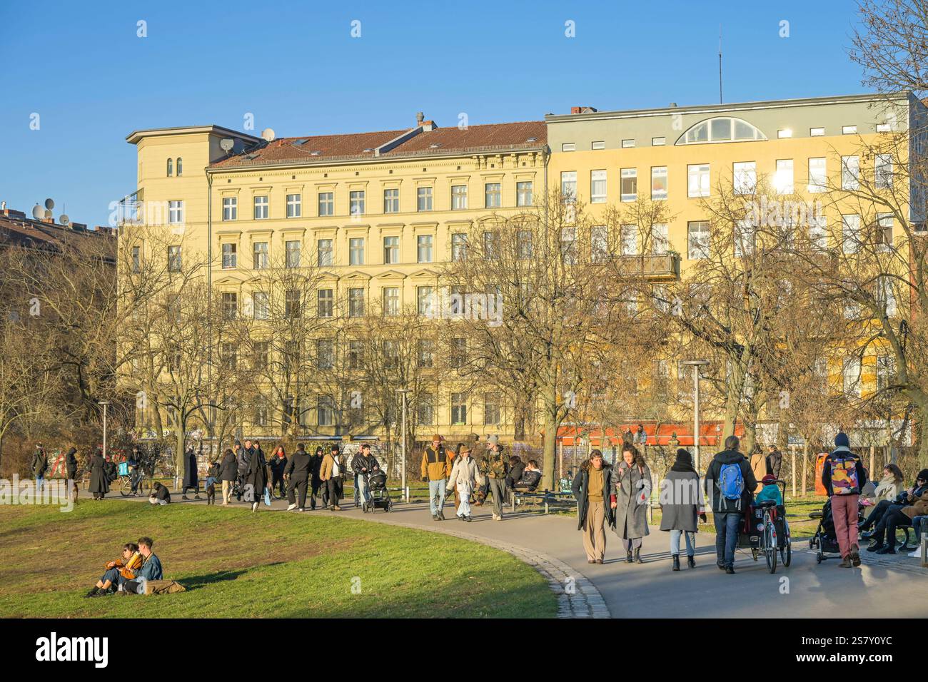 Menschen, Wintersonne, Görlitzer Park, Kreuzberg, Berlin, Deutschland