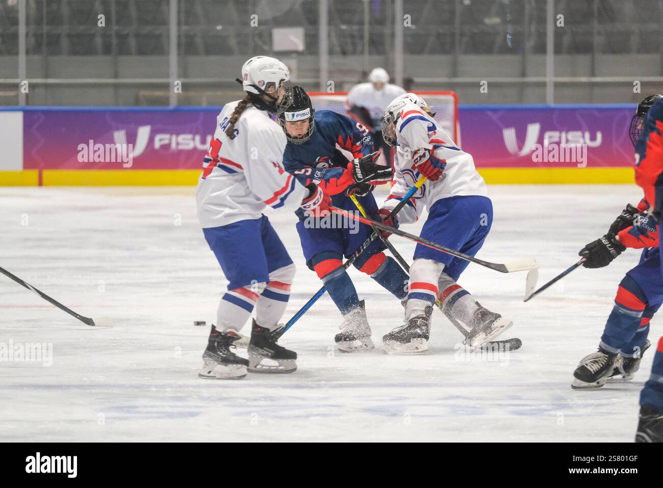 EnWei Chang (TPE) (L), Charlotte Cramp (UK) (C) and SingLin Tao (TPE) (R) seen in action