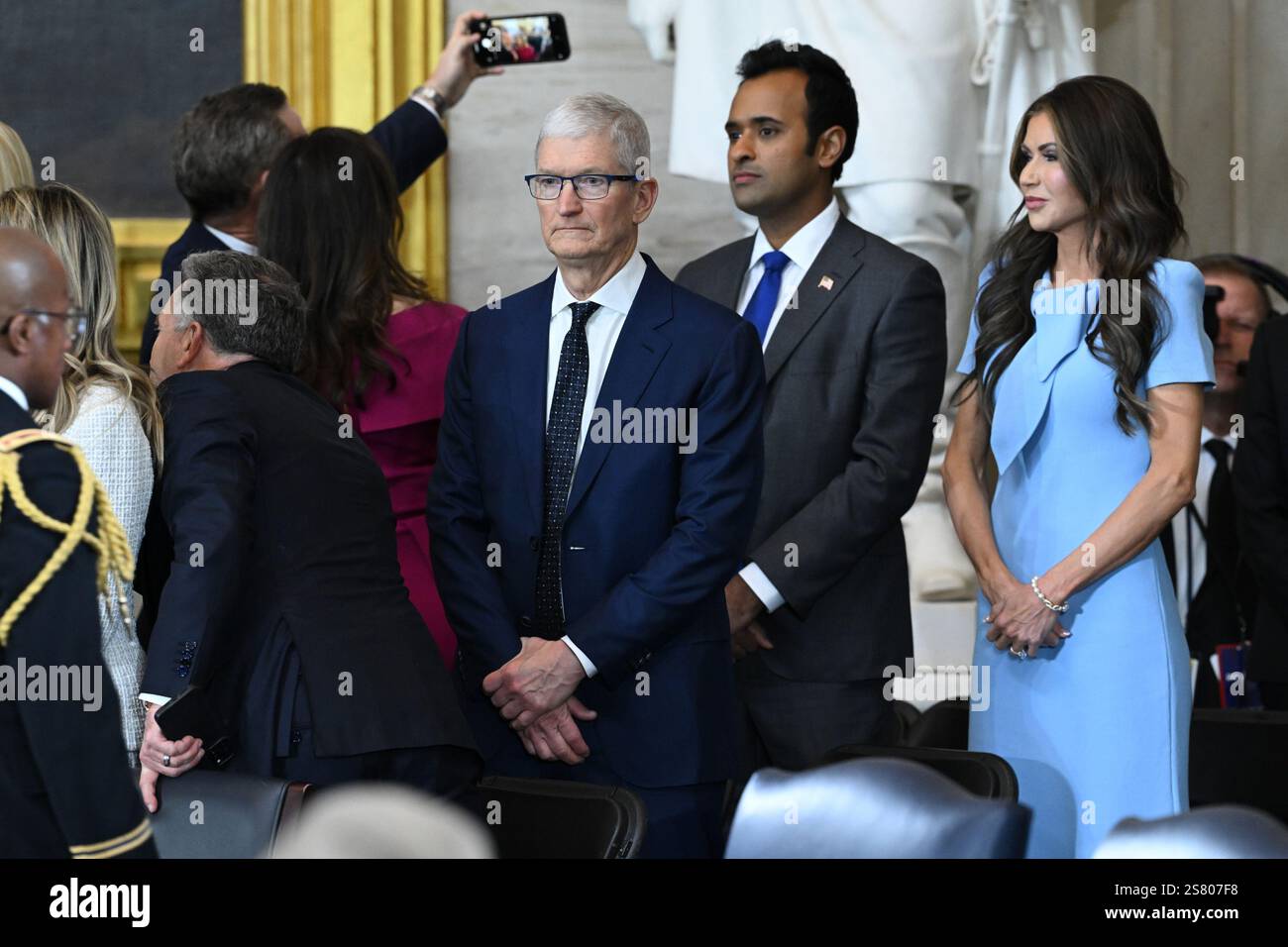 (LR) Apple CEO Tim Cook, Vivek Ramaswamy and Secretary of Homeland