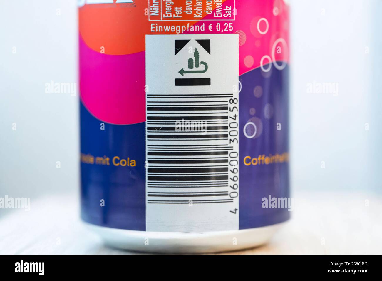 20.01.2025, Softgetränk, das beliebte Cola-Mischgetränk SPEZI, das ...