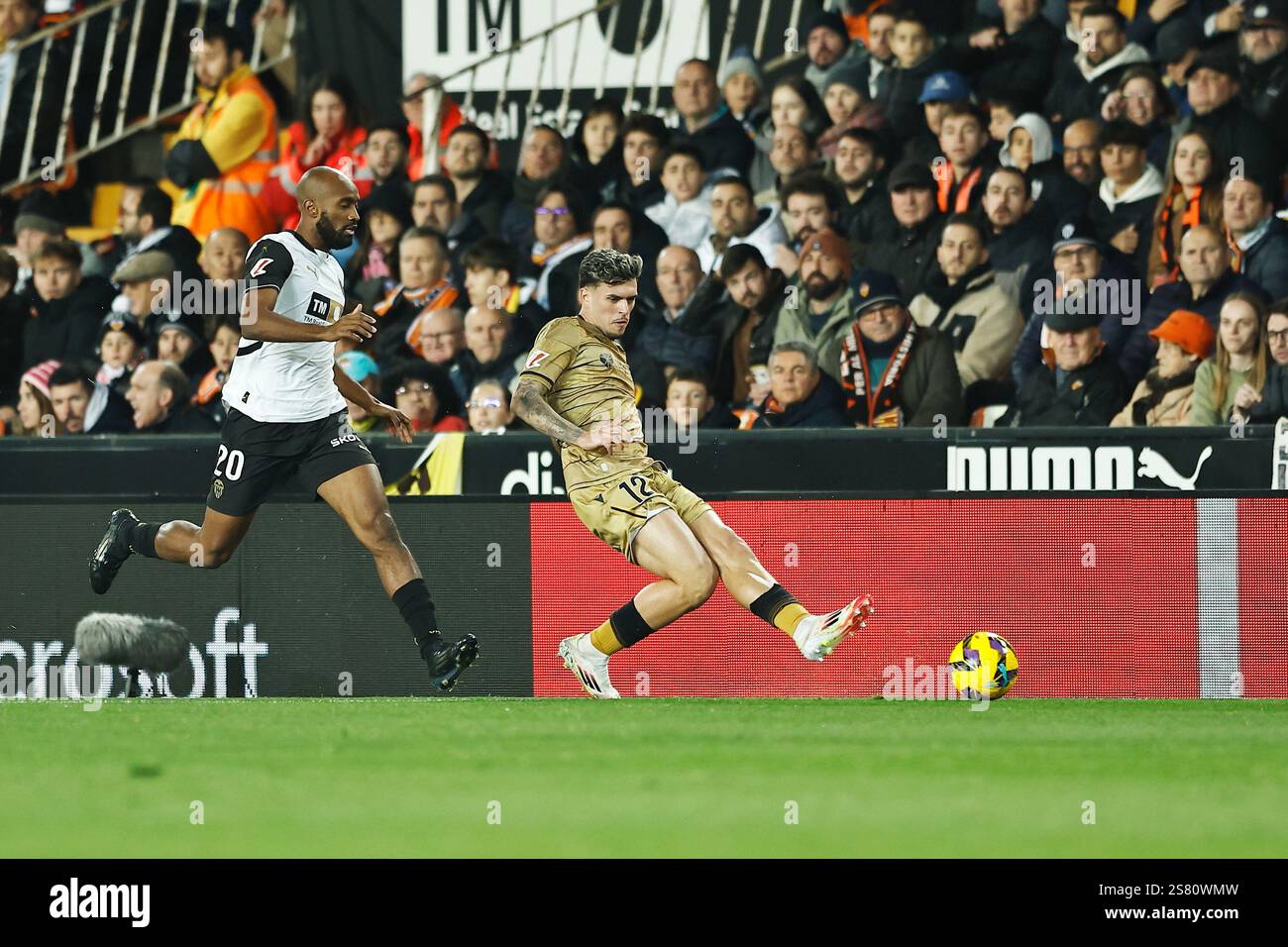 (LR) Dimitri Foulquier (Valencia), Javi Lopez (Sociedad), JANUARY 19