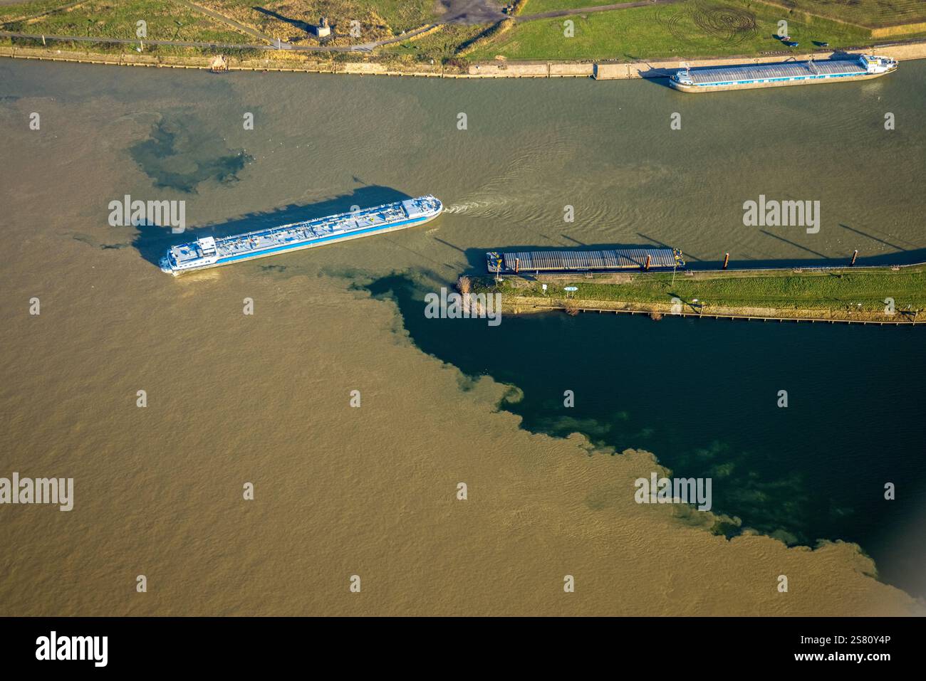 Rhine Ruh Aerial view, inland navigation on the river Ruhr and Rhine with a gas ...