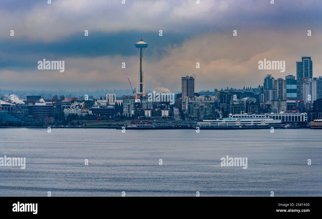 Seattle Riany View A view of the skyline in Seattle, Washington on a rainy day Stock Photo ...