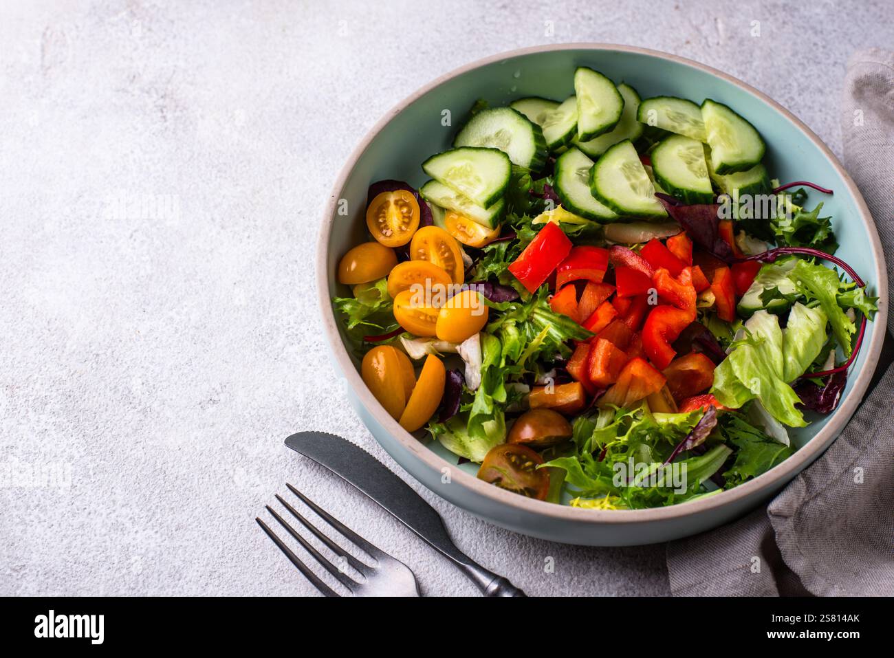 Fresh healthy organic vegetable salad Stock Photo - Alamy