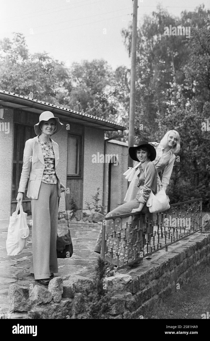 Die deutschen Fernsehballetttänzerinnen Susanne, Regina, Karin (Susanne ...