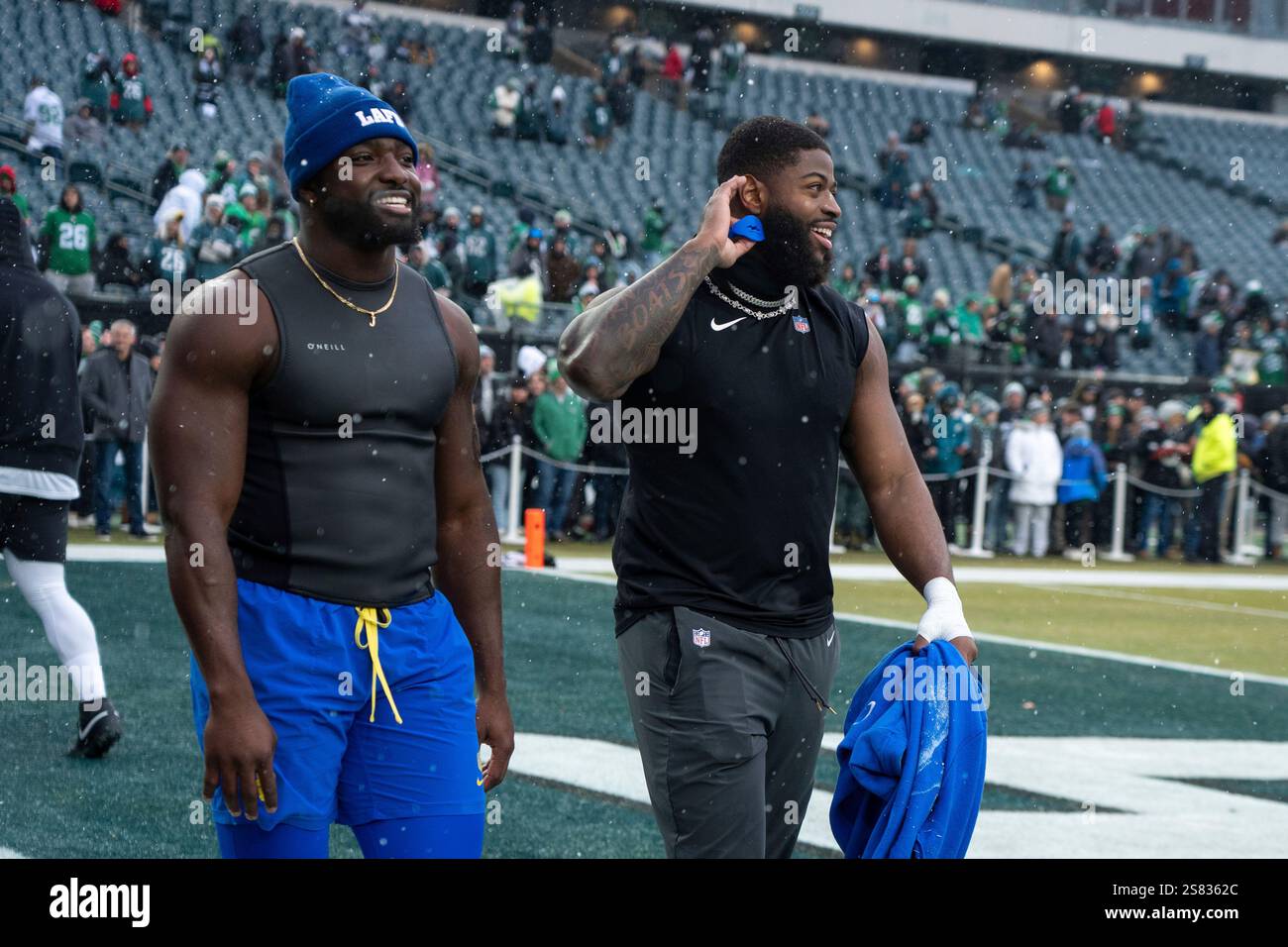 Los Angeles Rams linebacker Jared Verse, right, and linebacker Byron ...