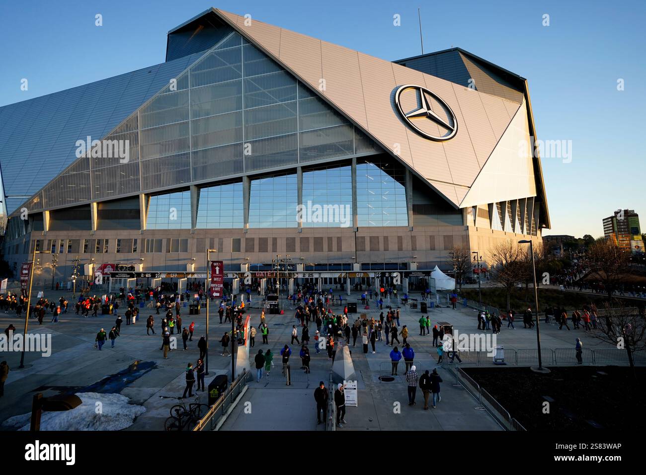 Fans arrives before the College Football Playoff national championship