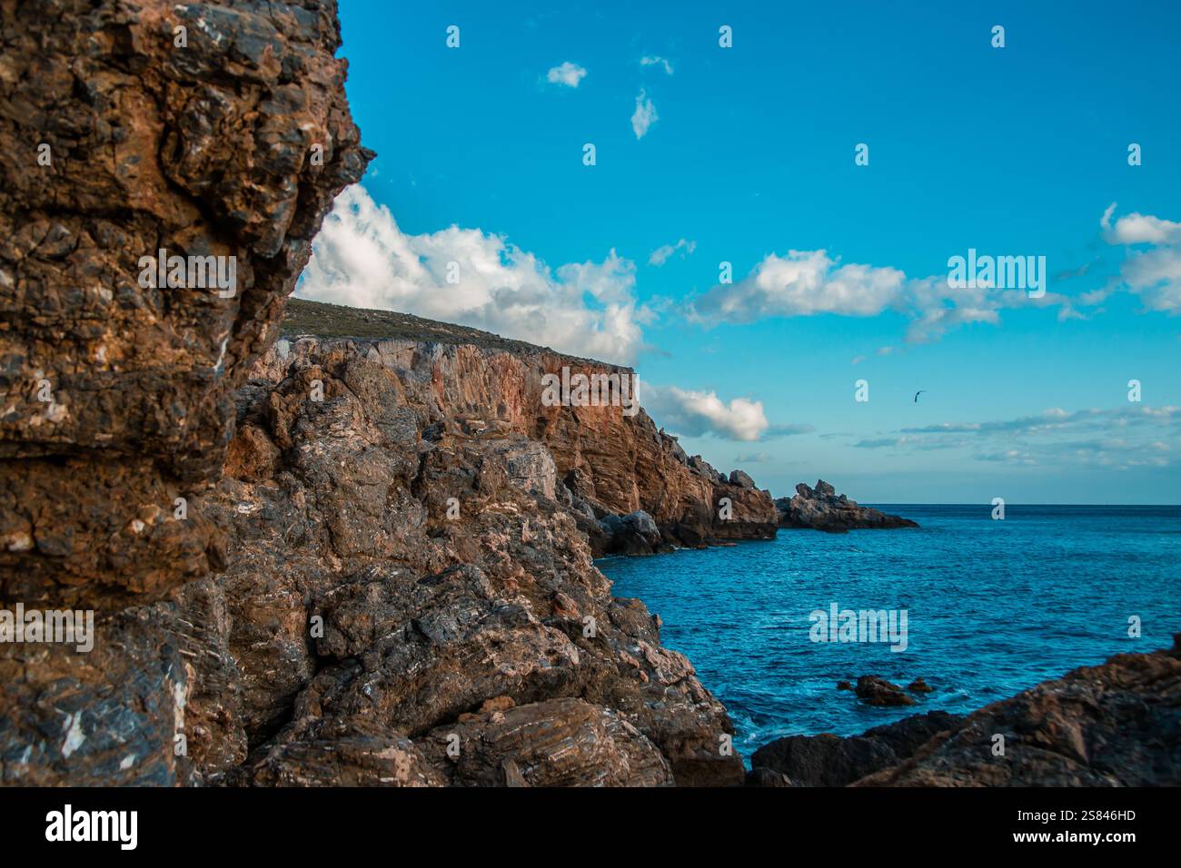 Sea silhouette jagged rocky hi-res stock photography and images - Alamy