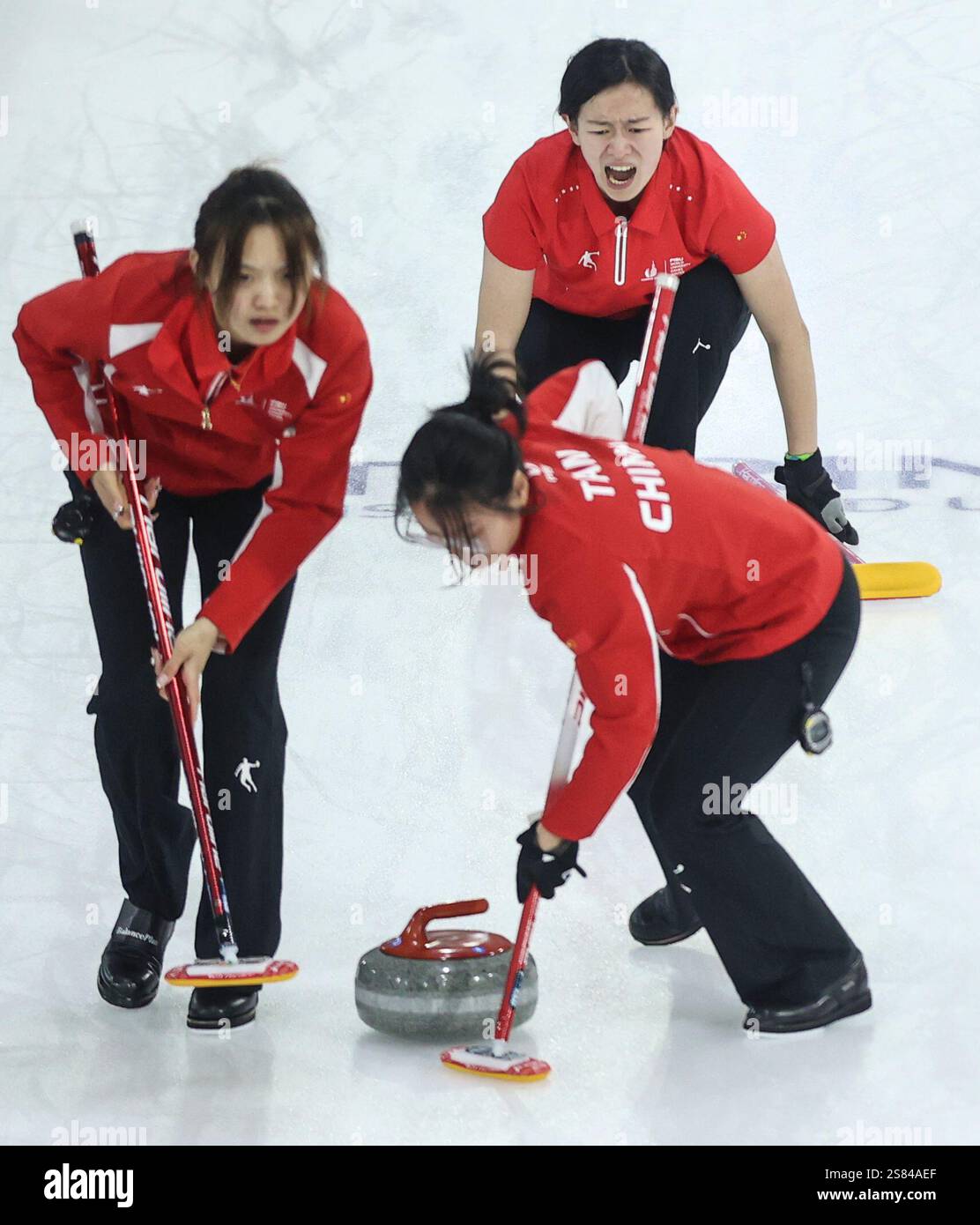 (250121) TURIN, Jan. 21, 2025 (Xinhua) Pei Junhang (Top) of China