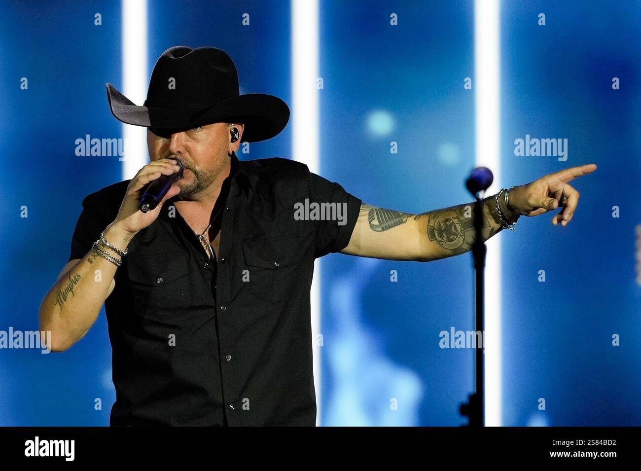 Jason Aldean performs at the Liberty Ball during the 60th Presidential