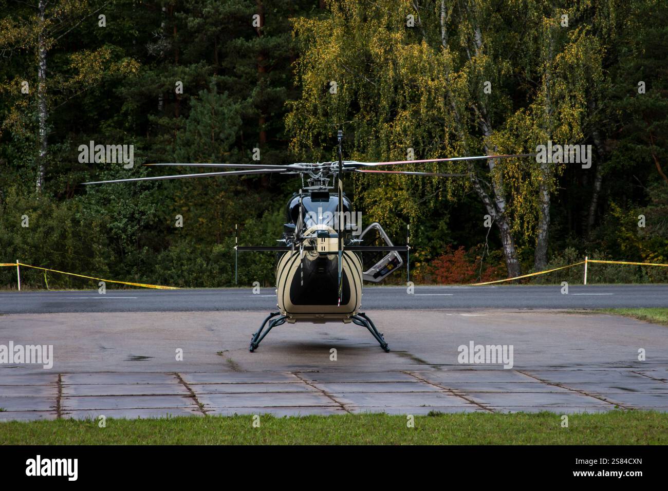 Black and yellow helicopter hi-res stock photography and images - Alamy