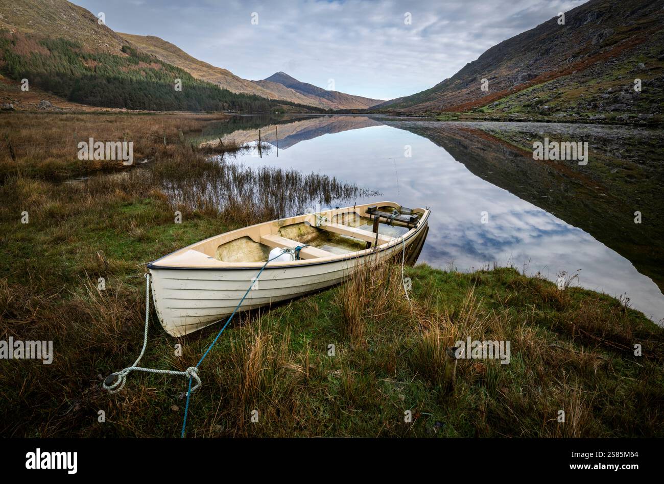 Boat moored on lakeside, The Black Valley, County Kerry, Munster, Republic of Ireland Stock Photo