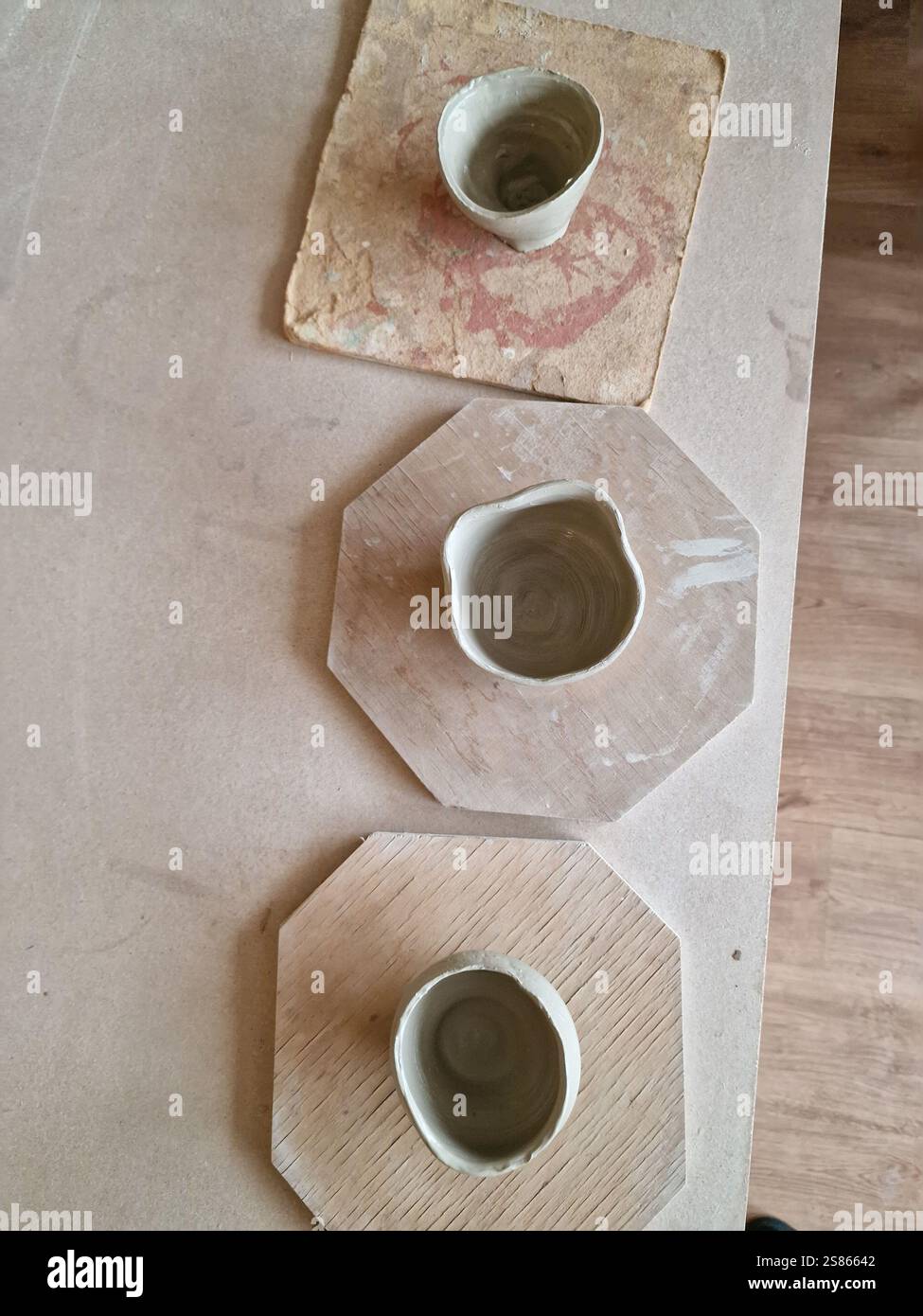 Clay artists workspace hi-res stock photography and images - Alamy