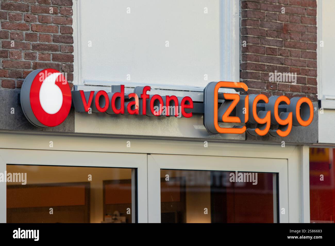Vodafone logo hi-res stock photography and images - Alamy