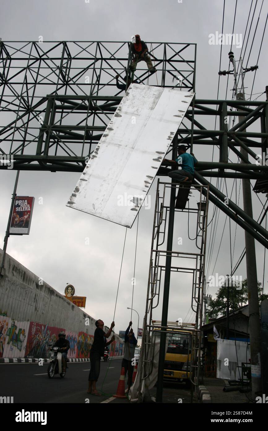 Steel frame construction large banner hi-res stock photography and ...