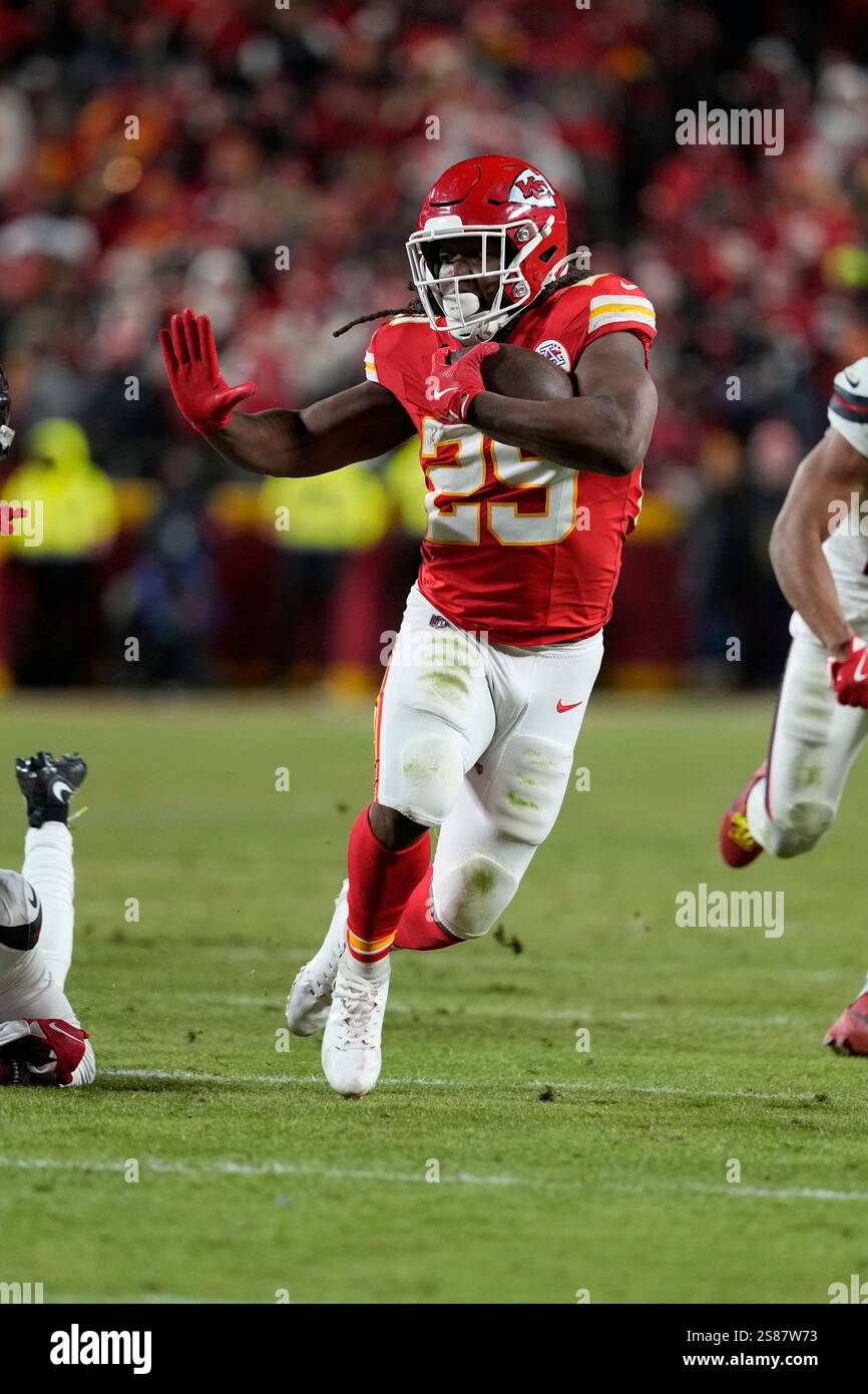Kansas City Chiefs running back Kareem Hunt (29) runs against the