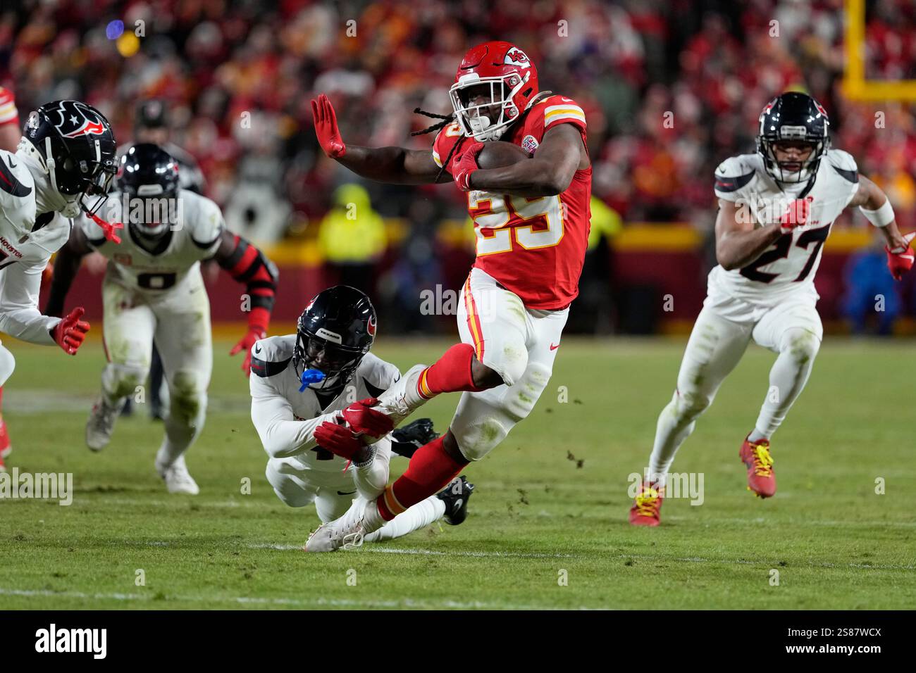 Kansas City Chiefs running back Kareem Hunt (29) runs against Houston