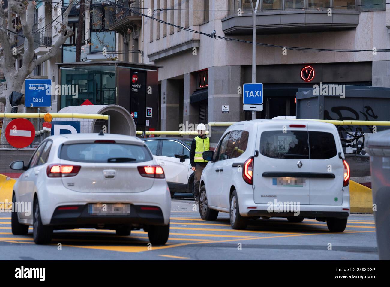 Several cars on a stretch of Urgell street, on January 21, 2025, in ...