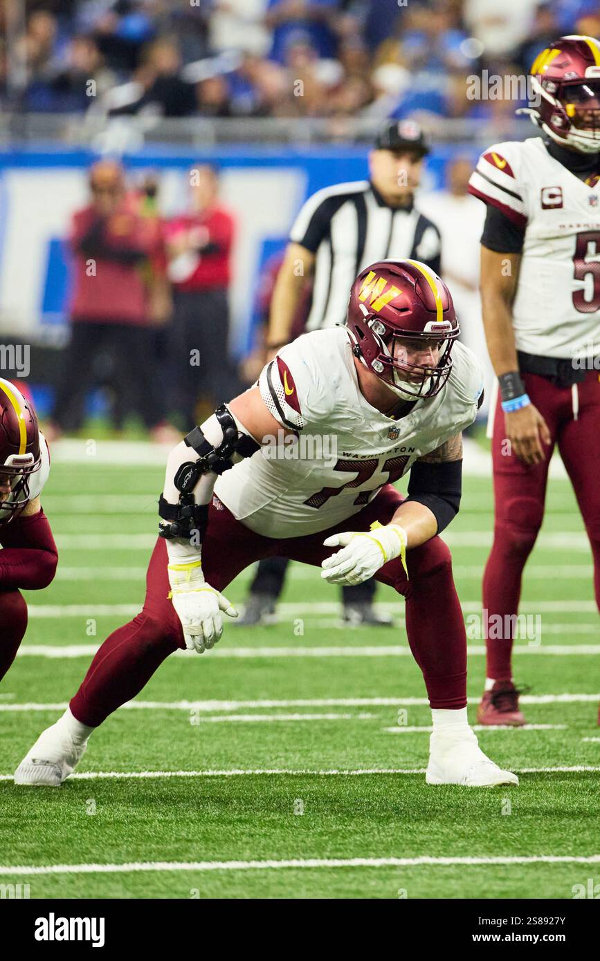 Washington Commanders guard Andrew Wylie (71) gets set on offense