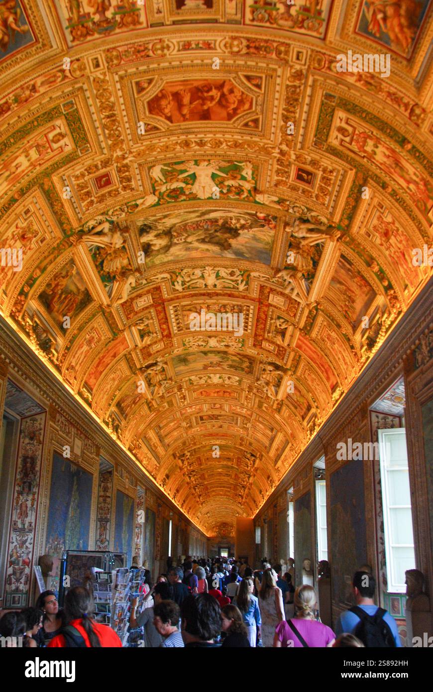 Vatican, Vatican City May 5 2011 Large groups of tourists