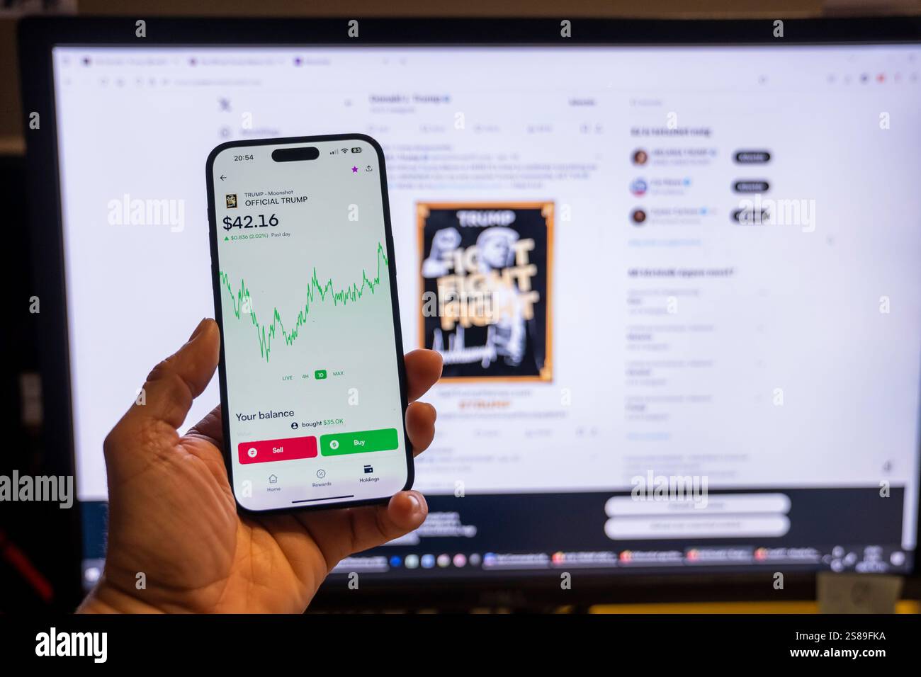 Crypto holding hi-res stock photography and images - Page 9 - Alamy