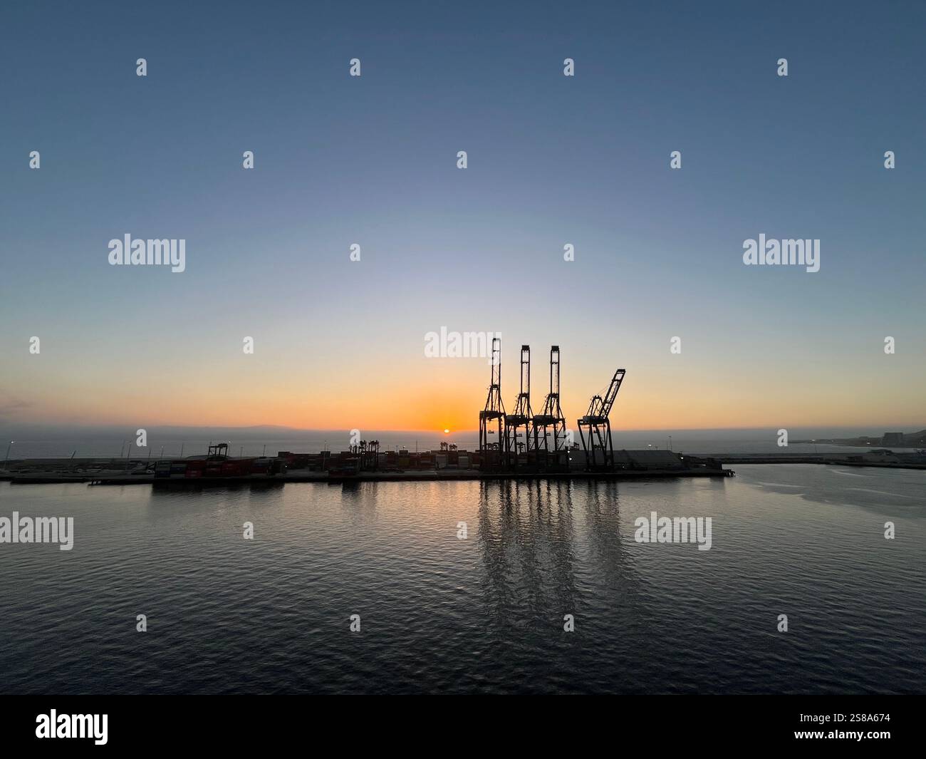 Cool sunset over water hi-res stock photography and images - Alamy