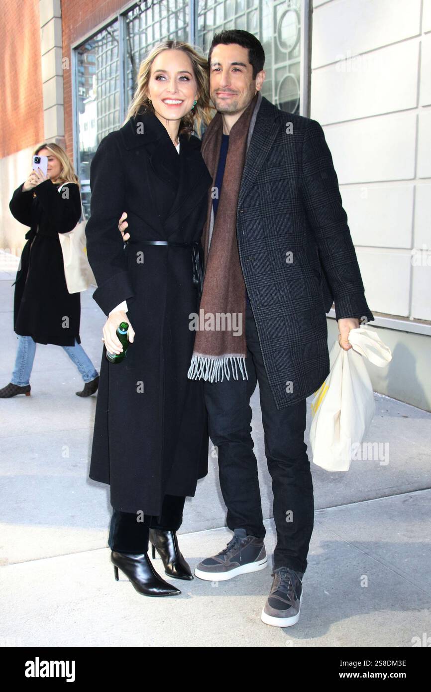 NEW YORK, NY JANUARY 21 Jenny Mollen and Jason Biggs seen in New York