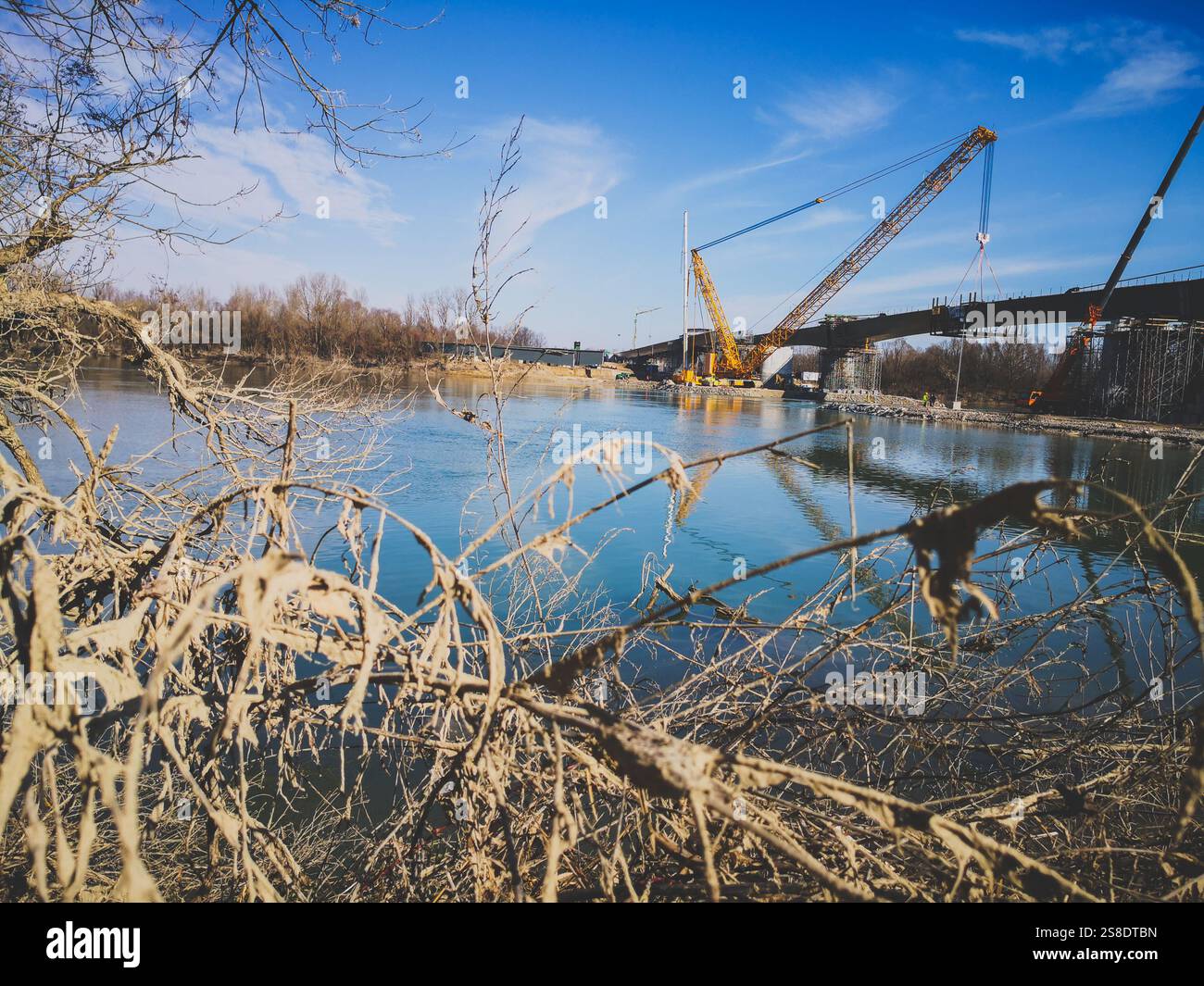 big-crane-on-a-site-2S8DTBN.jpg