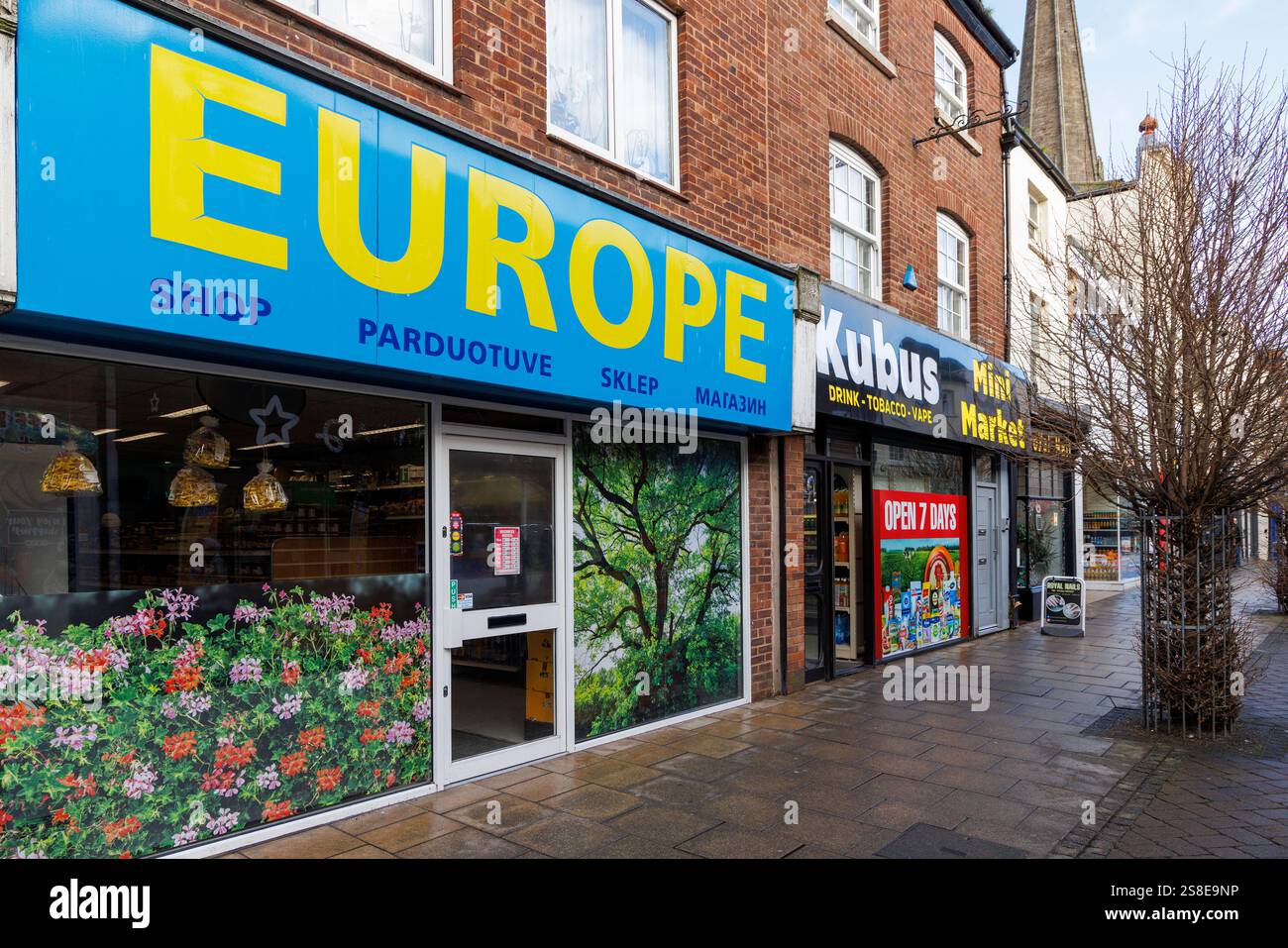 Supermarket window hi-res stock photography and images - Alamy