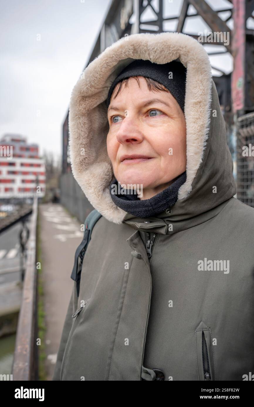 Girl wearing life jacket hi-res stock photography and images - Alamy