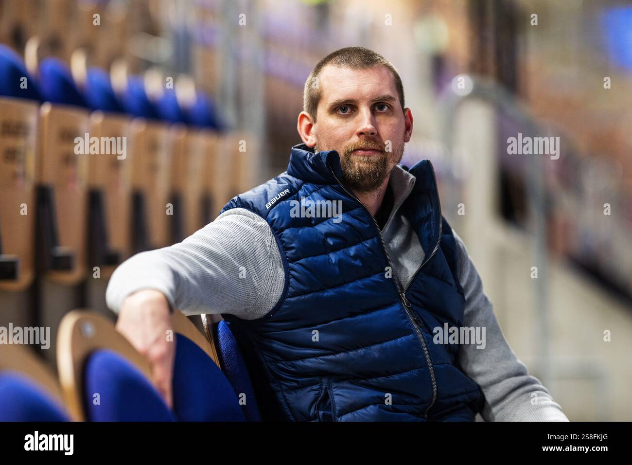 250122 Oskarshamns sportchef Arsi Piispanen inför ishockeymatchen i ...