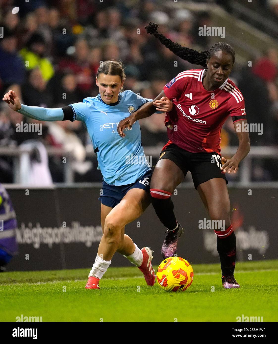 Manchester City's Kerstin Casparij and Manchester United's Simi Awujo