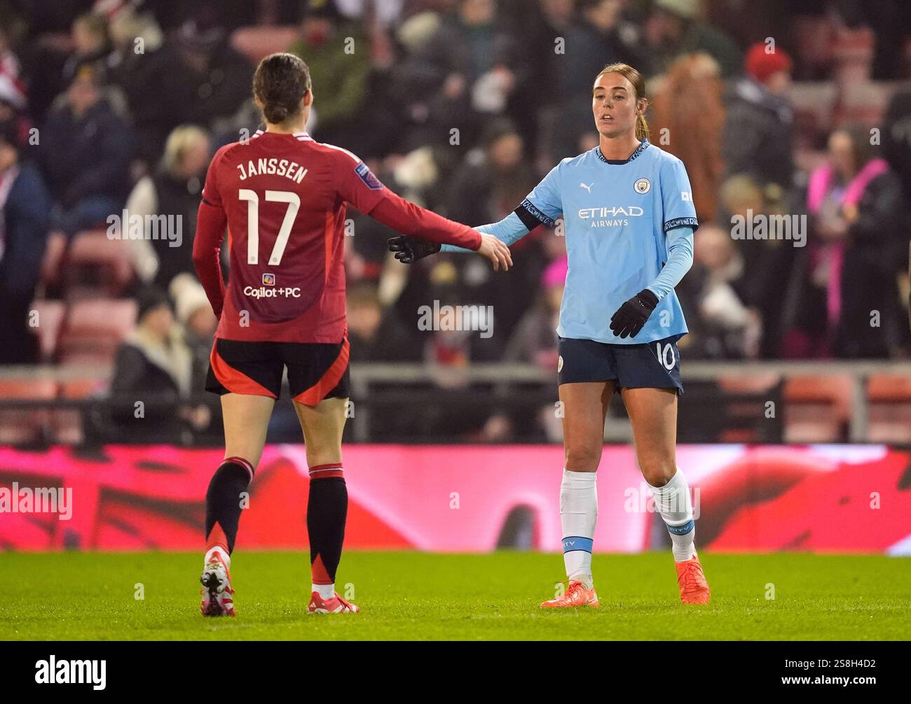 Manchester United's Dominique Janssen and Manchester City's Jill Roord
