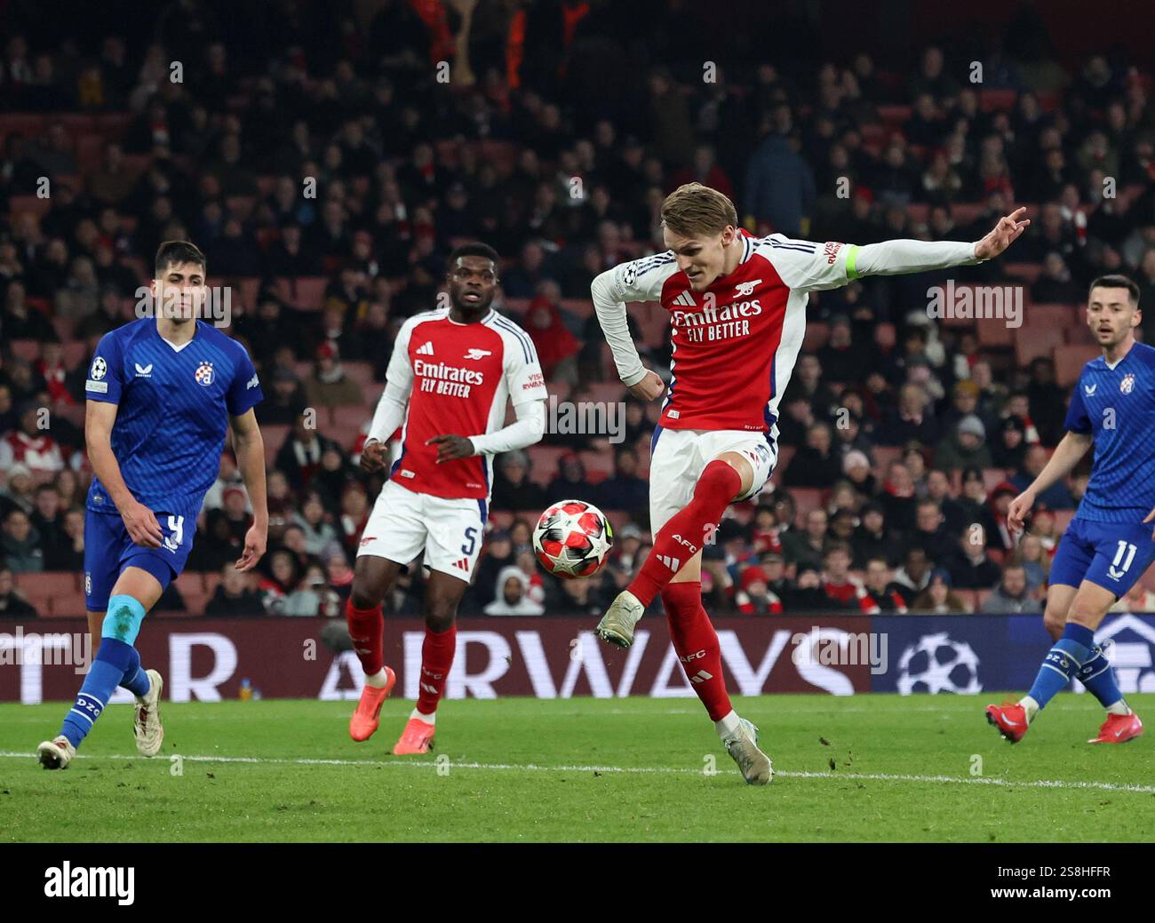 london-uk-22nd-jan-2025-arsenal-s-martin-odegaard-scoring-his-sides