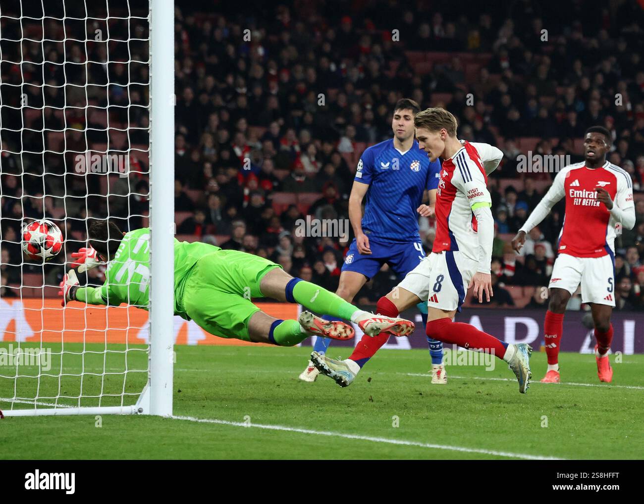 london-uk-22nd-jan-2025-arsenal-s-martin-odegaard-scoring-his-sides