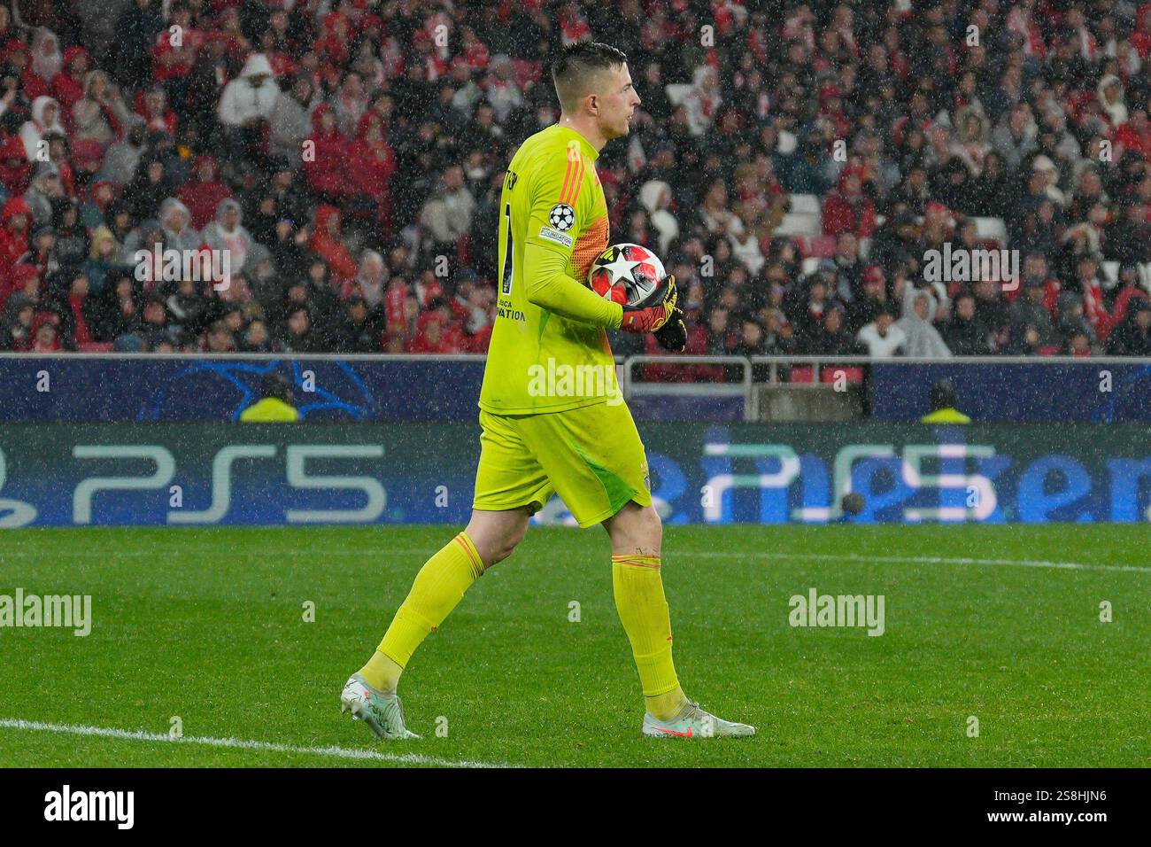 Lisbon, Portugal. 21st Jan, 2025. Anatoliy Trubin of SL Benfica in action during UEFA Champions League 2024/25 League phase Matchday 7 between Benfica and Barcelona at Estadio da Luz in Lisbon, Portugal. 21/01/2025 Credit: Brazil Photo Press/Alamy Live News Stock Photo