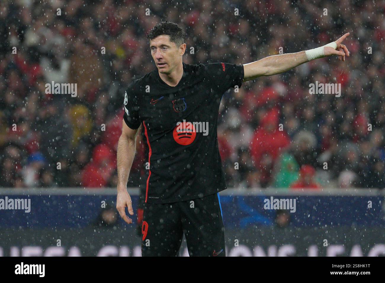 Lisbon, Portugal. 21st Jan, 2025. Robert Lewandowski of FC Barcelona in action during UEFA Champions League 2024/25 League phase Matchday 7 between Benfica and Barcelona at Estadio da Luz in Lisbon, Portugal. 21/01/2025 Credit: Brazil Photo Press/Alamy Live News Stock Photo