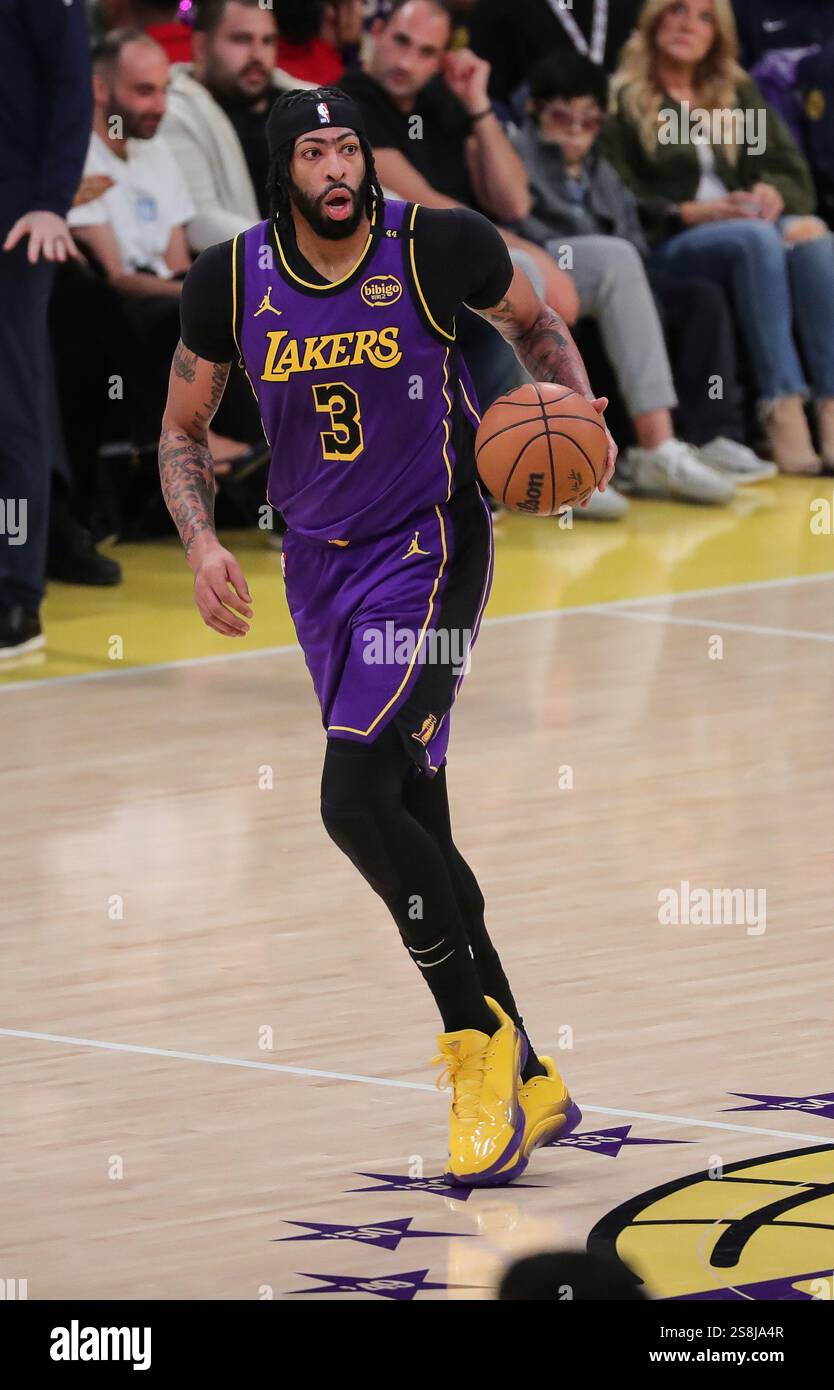 LOS ANGELES, CA - JANUARY 21: Los Angeles Lakers forward Anthony Davis ...