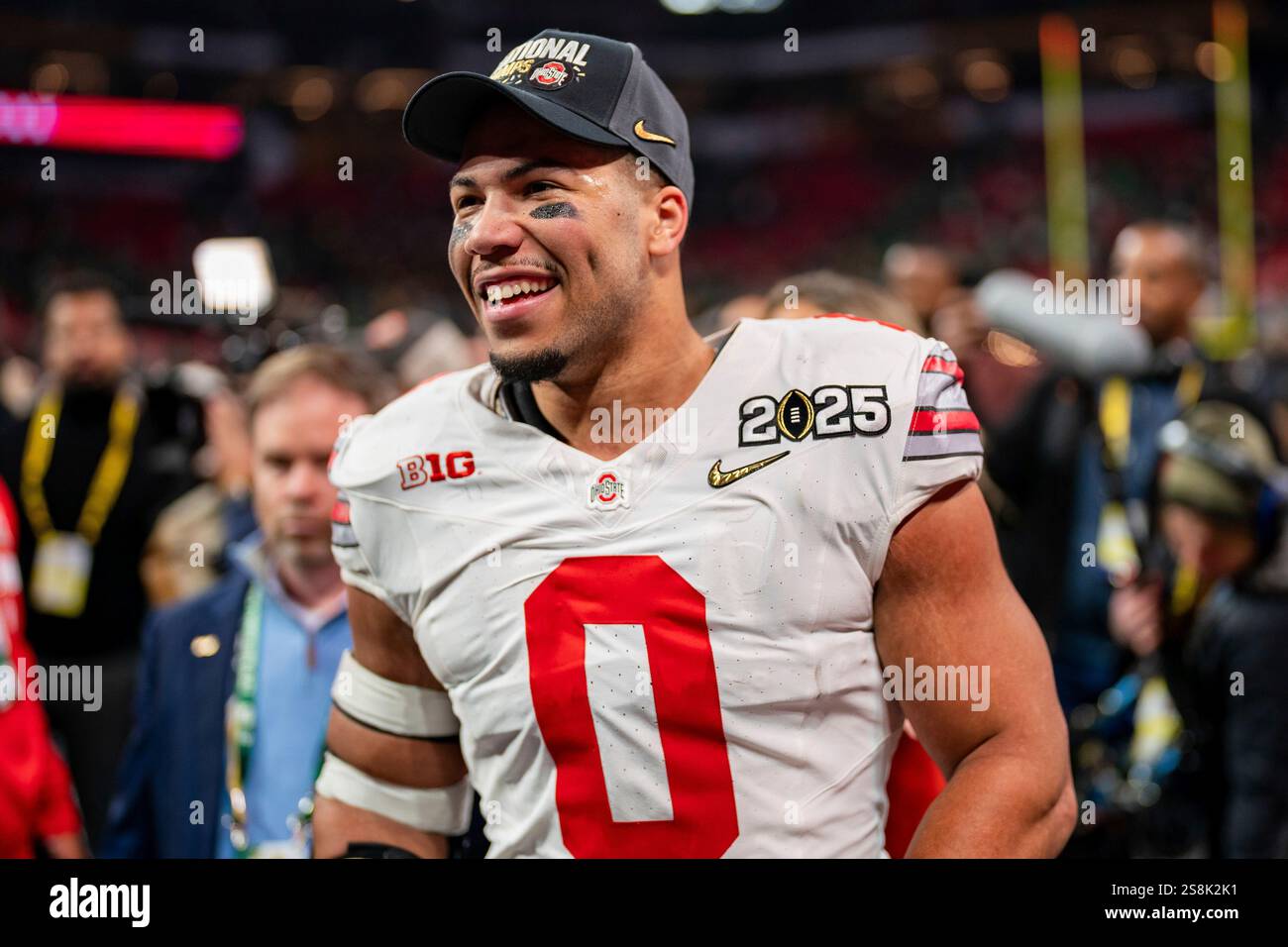 Ohio State linebacker Cody Simon (0) celebrates after defeating Notre