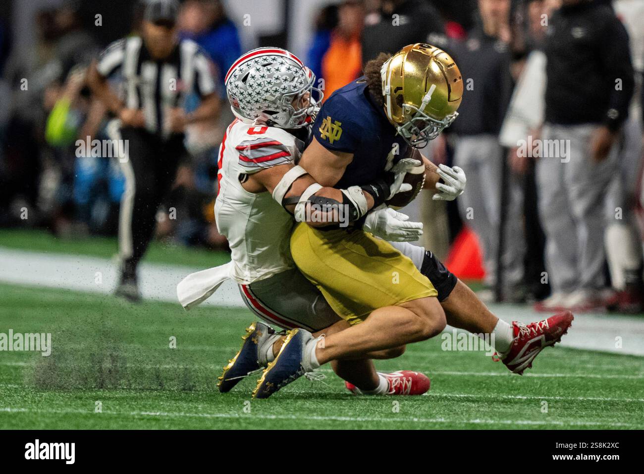 Ohio State linebacker Cody Simon (0) tackles Notre Dame wide receiver