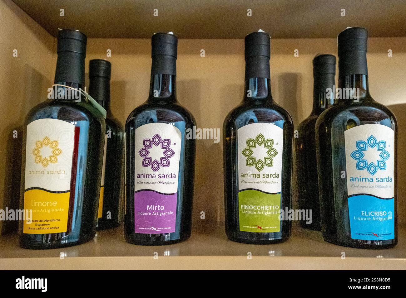 Vier Flaschen Bier Anima Sarda in vier verschiedenen Geschmacksrichtungen, Santu Lussurgiu, Europa, Provinz Oristano, Italien Stock Photo
