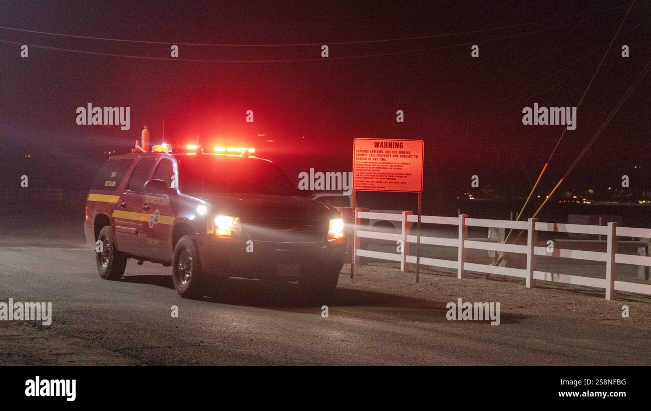 Castaic, California, USA. 22nd Jan, 2025. Hughes fire, in Castaic, forced evacuations at Los Angeles County Jail and came dangerously close to the facility. (Credit Image: © Amy Katz/ZUMA Press Wire) EDITORIAL USAGE ONLY! Not for Commercial USAGE! Stock Photo