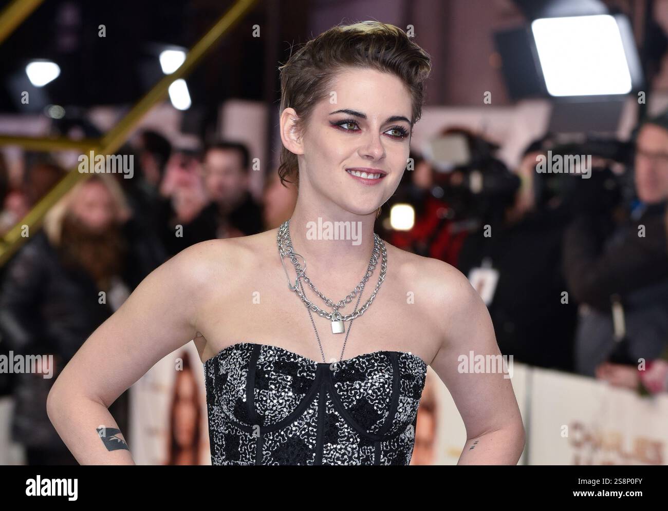 kristen-stewart-attends-the-charlie-s-angels-uk-premiere-at-the-curzon